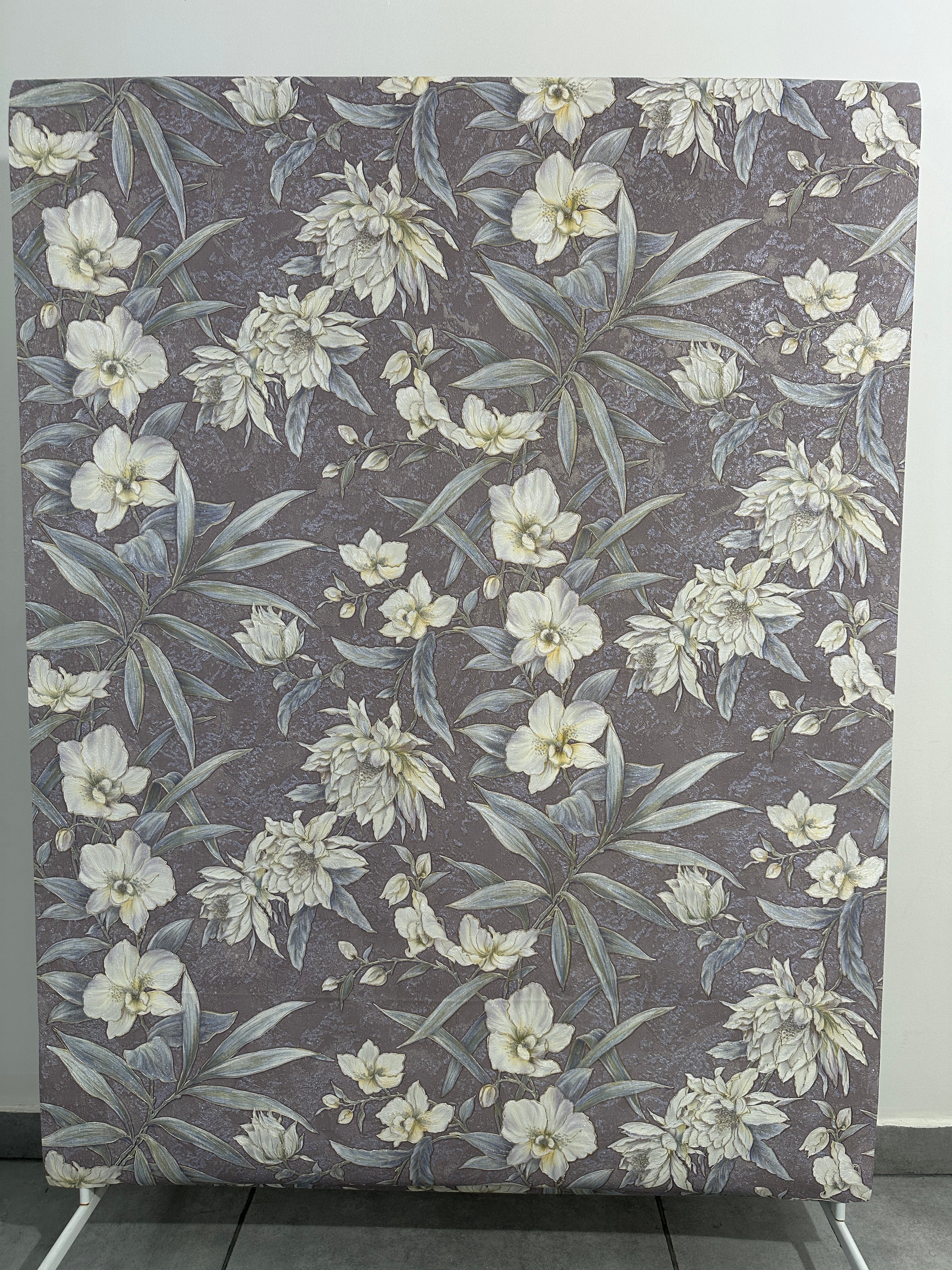 Papier peint fleuri violet crème 1,06x10m