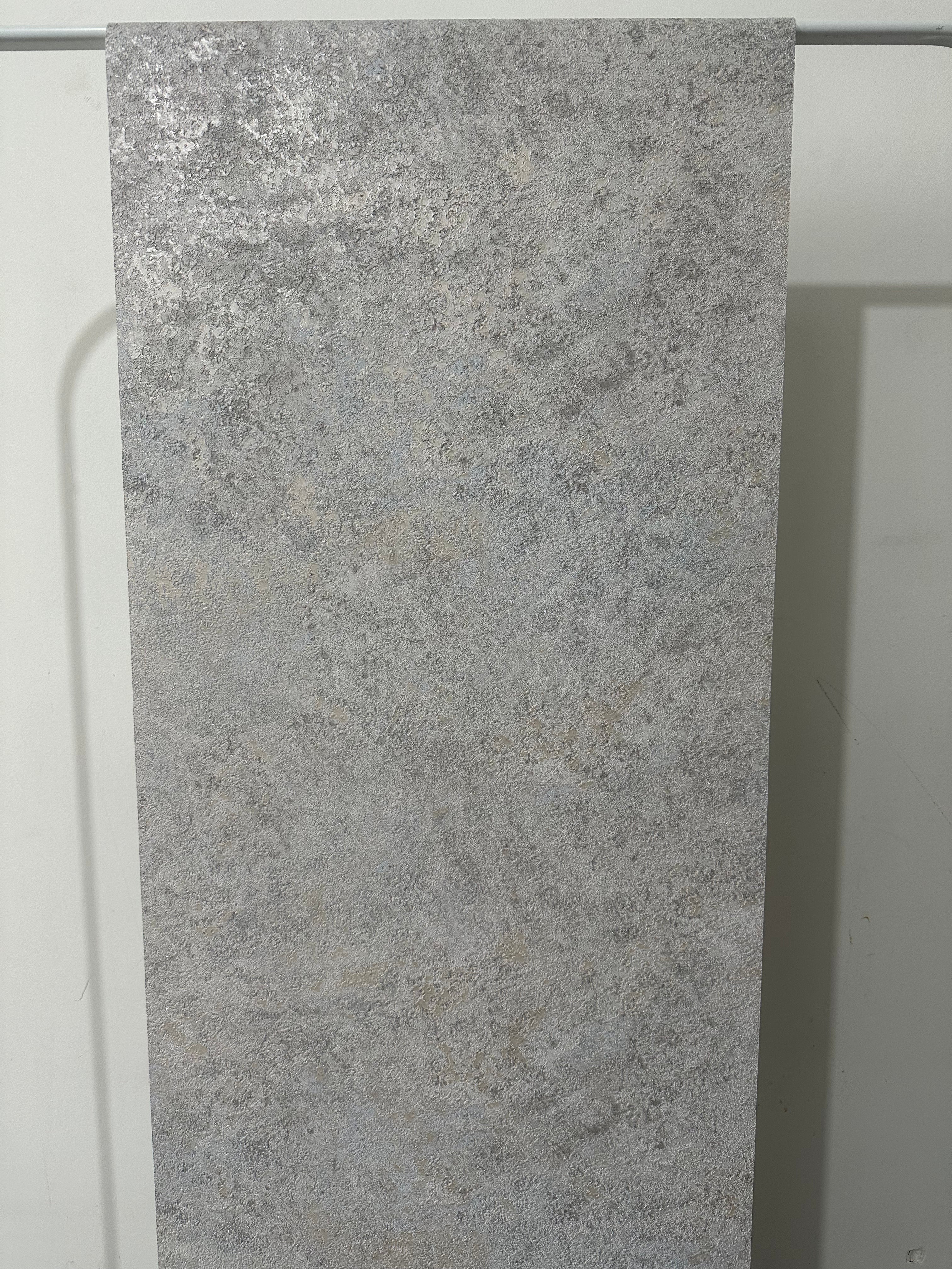 Papier peint taloché gris 0,53x10m