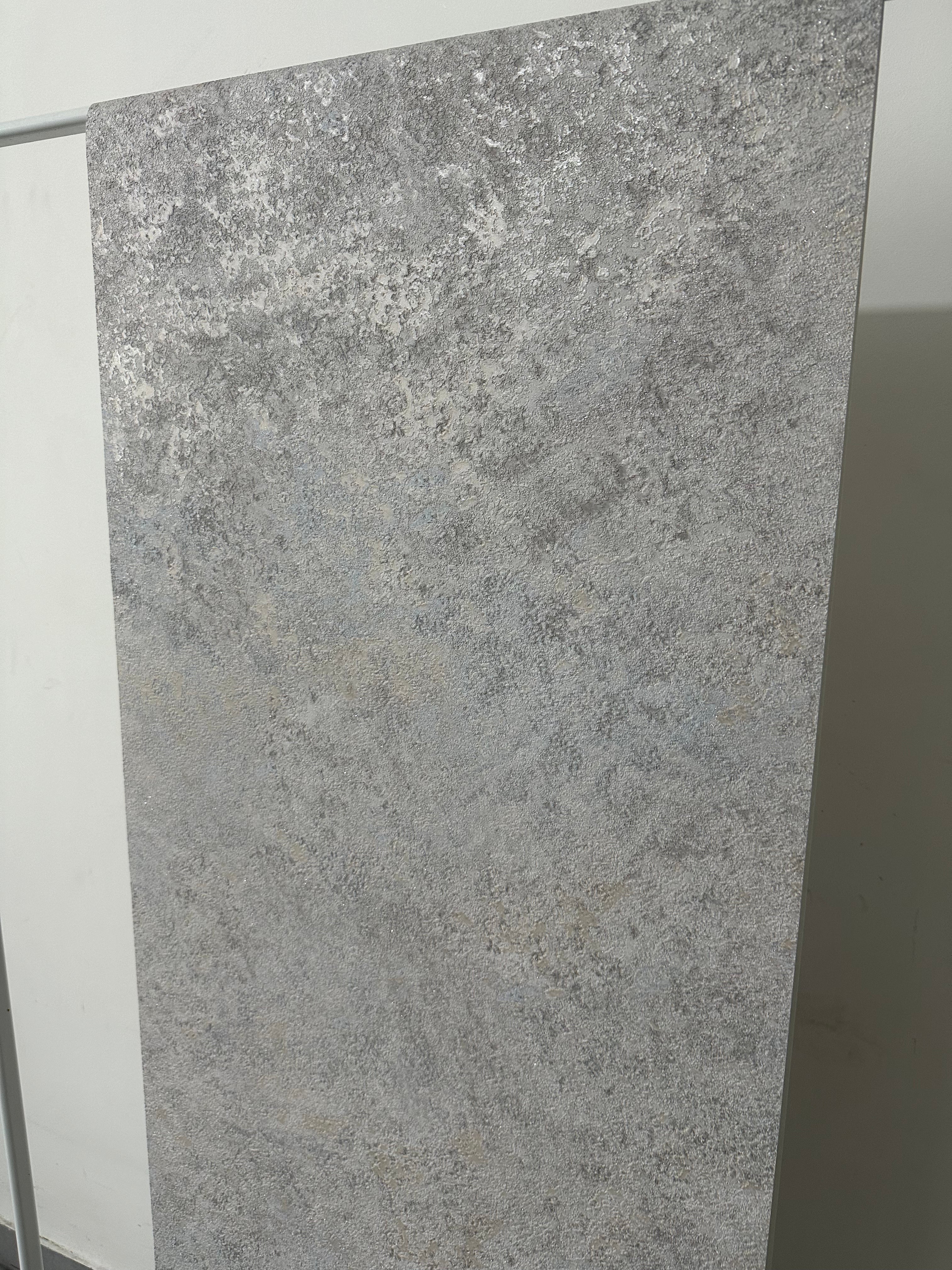 Papier peint taloché gris 0,53x10m