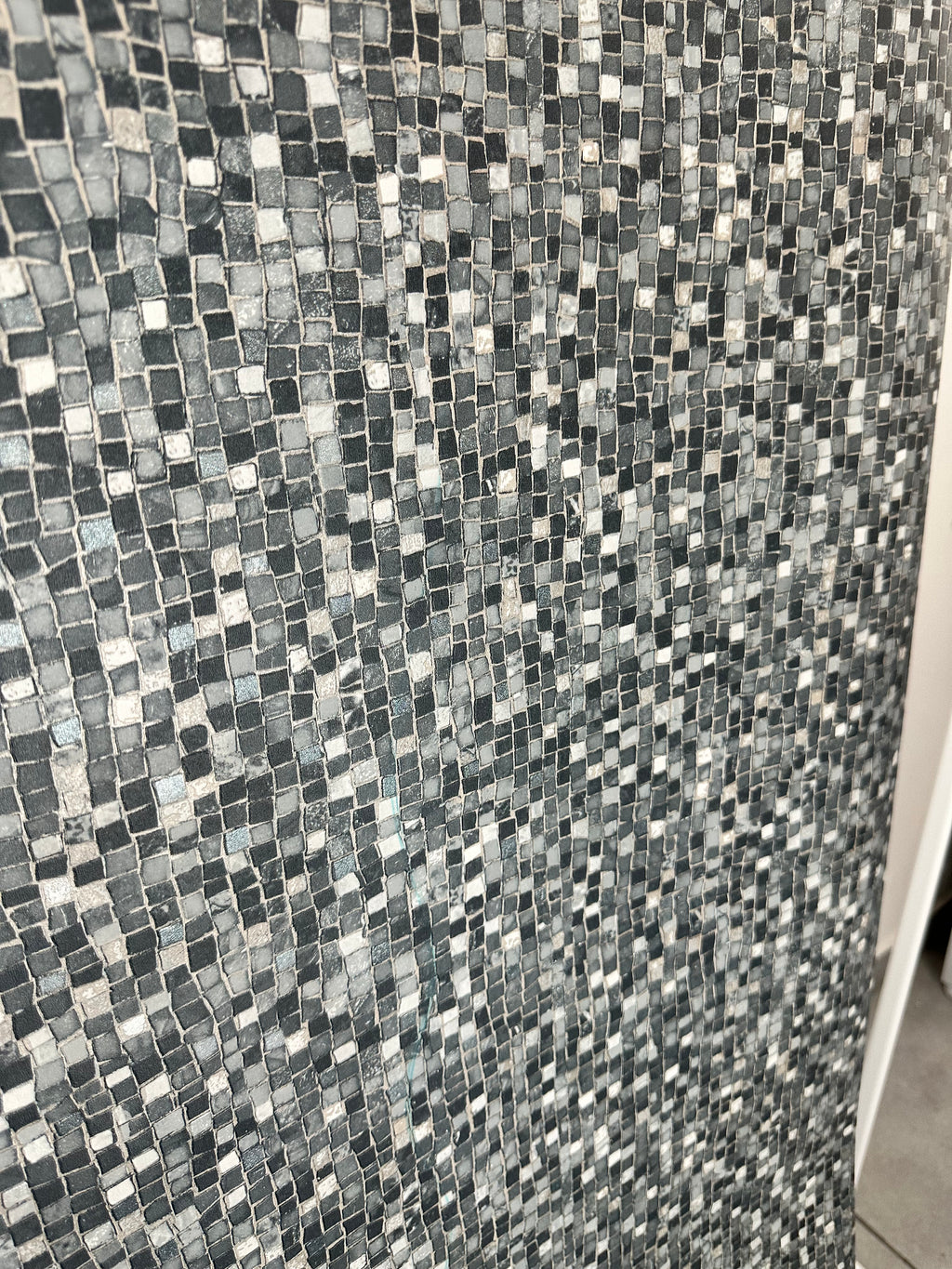 Papier peint petits carreaux gris foncé 0,53x10m